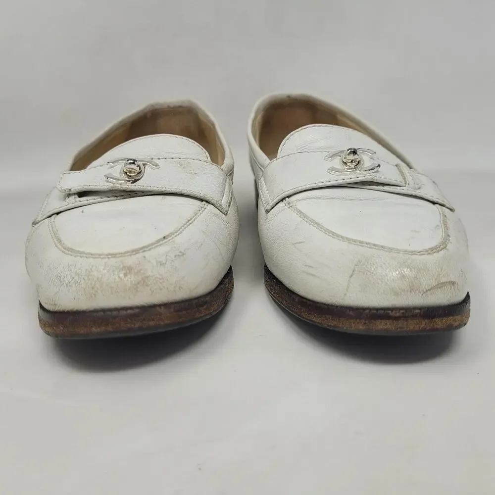 VTG Chanel Shoes 5 Cream Leather Loafers Flats CC Turnlock Old Money Luxury‎ 90s